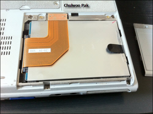 노트북 PC 뒷면 HDD 장착 커버