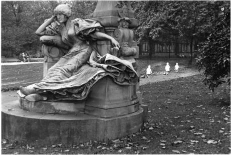 Trois petits enfants blancs, parc Monceau (1971년)